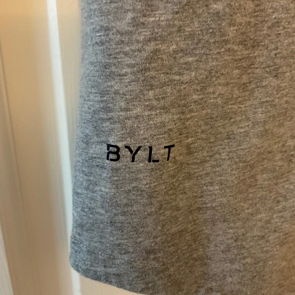 BYLT Premium Basics Lux Drop Cut Tee Mens M Grey Athletic Fit Short Sleeve Shirt